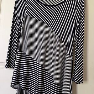 B.L.E.U. SIZE L LADIES TOP NAVY / WHITE